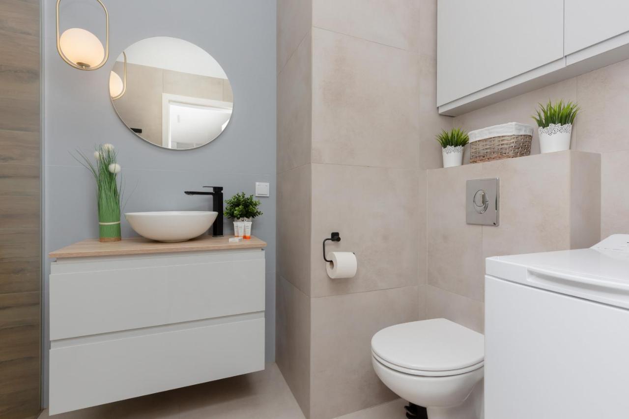 Modern Apartment With Balcony Warsaw Mokotow Aignera By Noclegi Renters Esterno foto